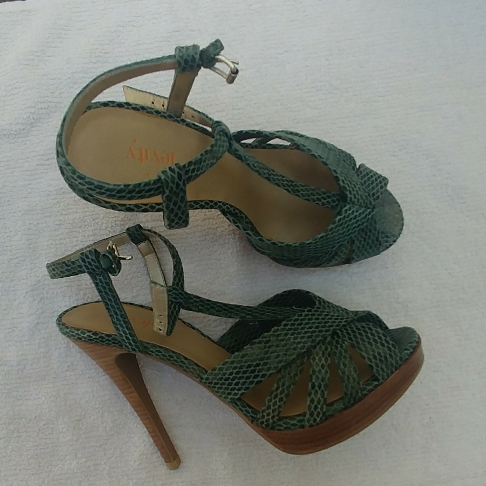 Shoes - Picture 3 of 5